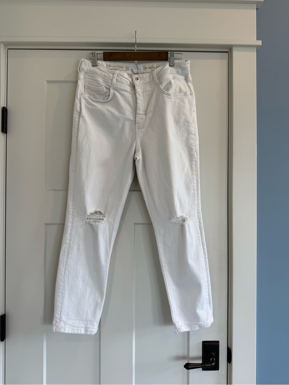 Pilcro Anthropologie High-Rise Slim Distressed White Jeans 31 Knee Rips